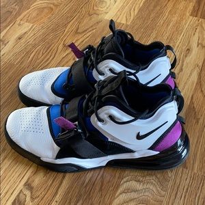 Nike Air Force 270